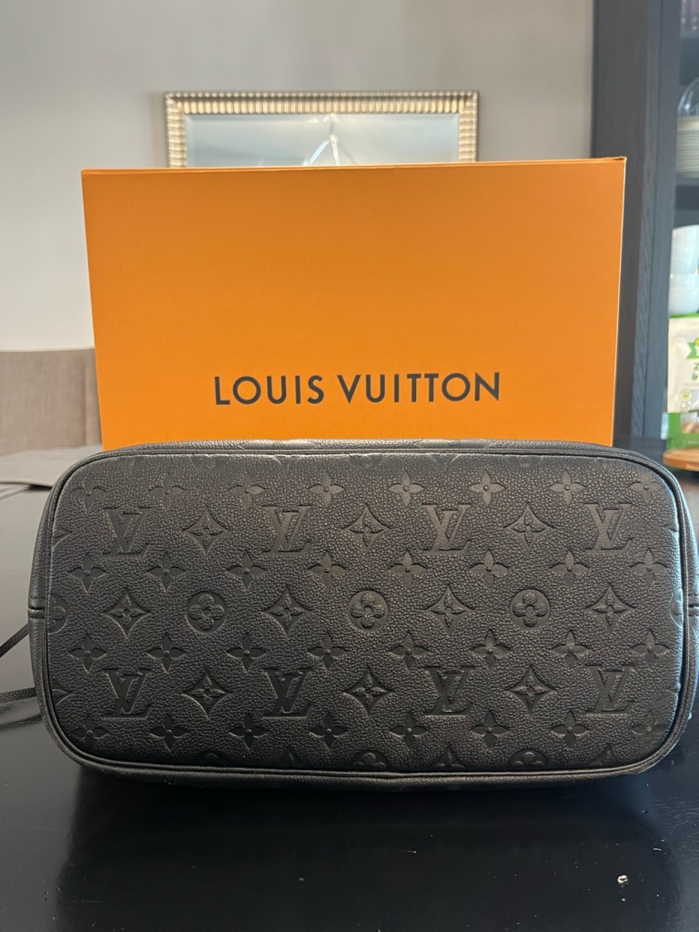 💯% Authentic Louis Vuitton
Neverfull MM
Black Embossed Monogram Tote Bag - Picture 4 of 15